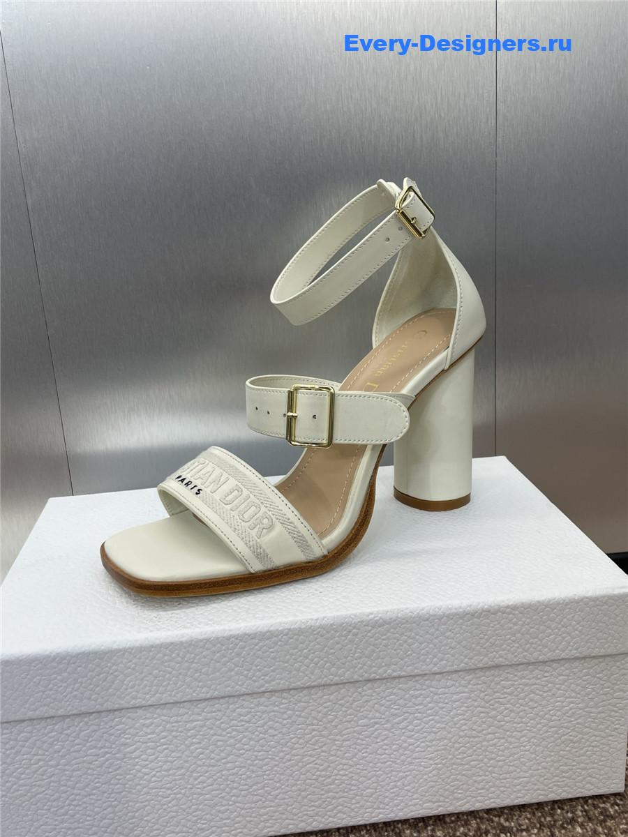 D10r dway white  heeled sandals
