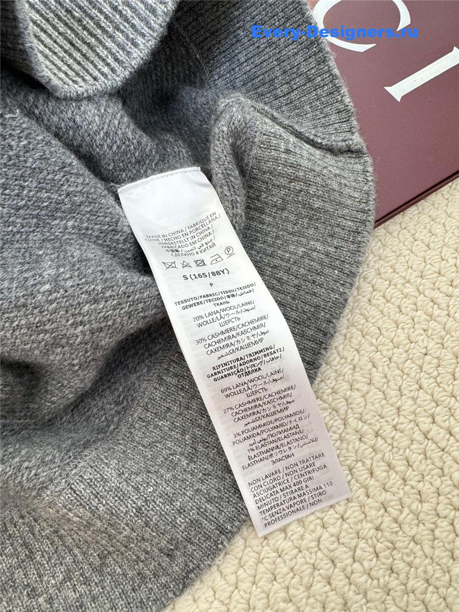 Gvc*1 logo zip-up sweatshirt in grey