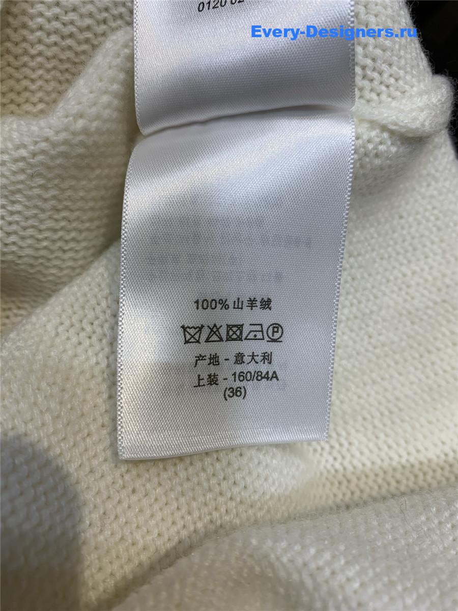 D10r beige star cashmere sweater