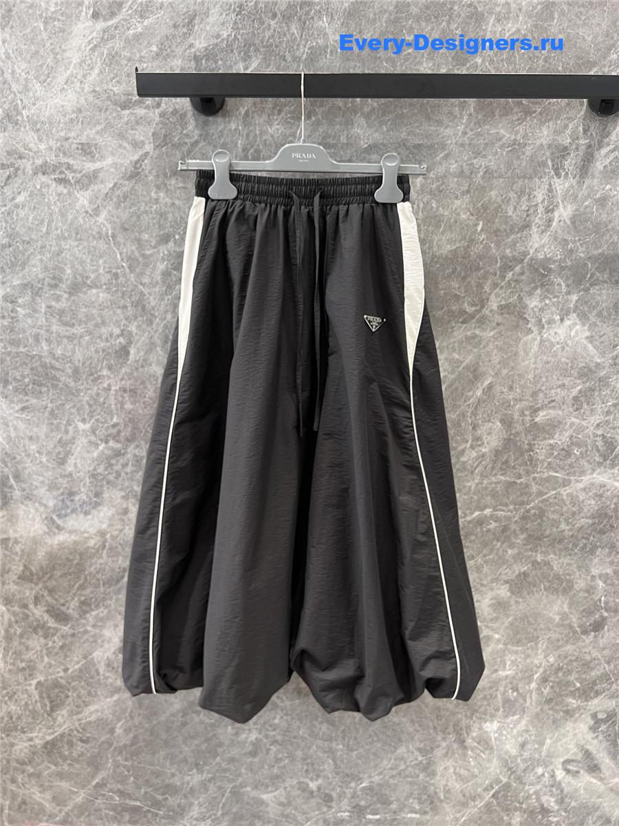 Pra*a black workwear skirt