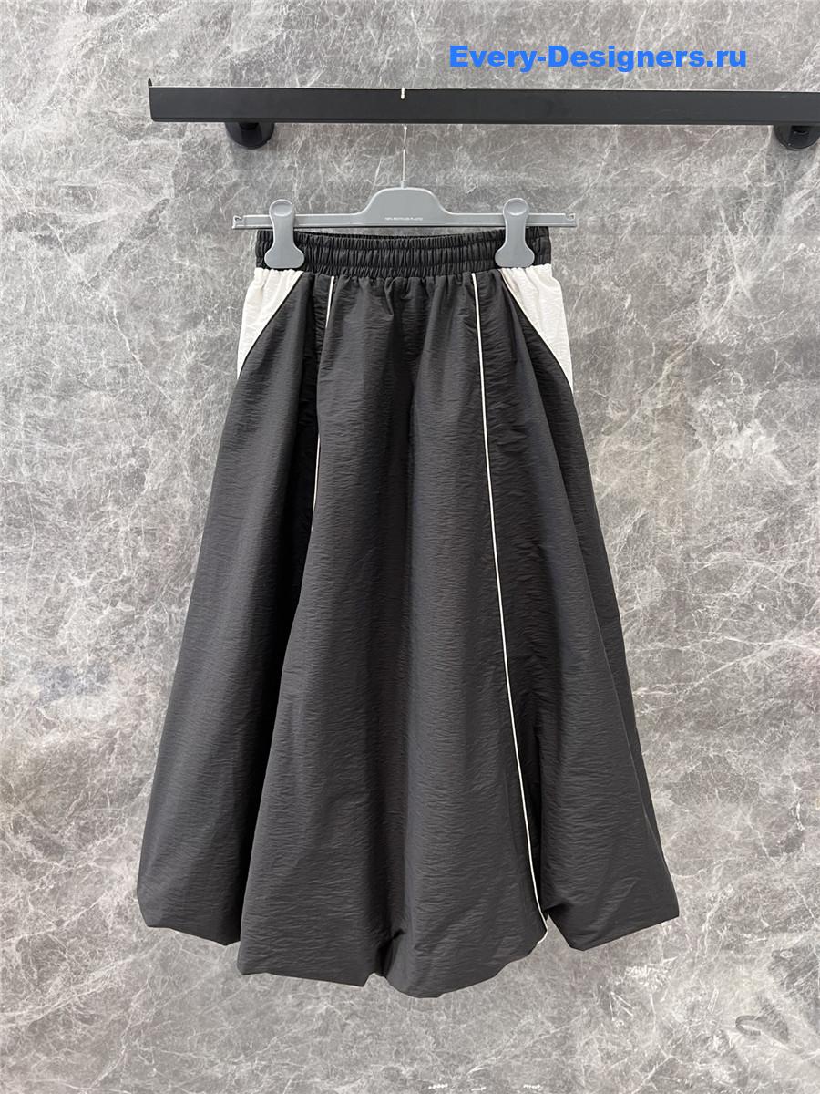 Pra*a black workwear skirt