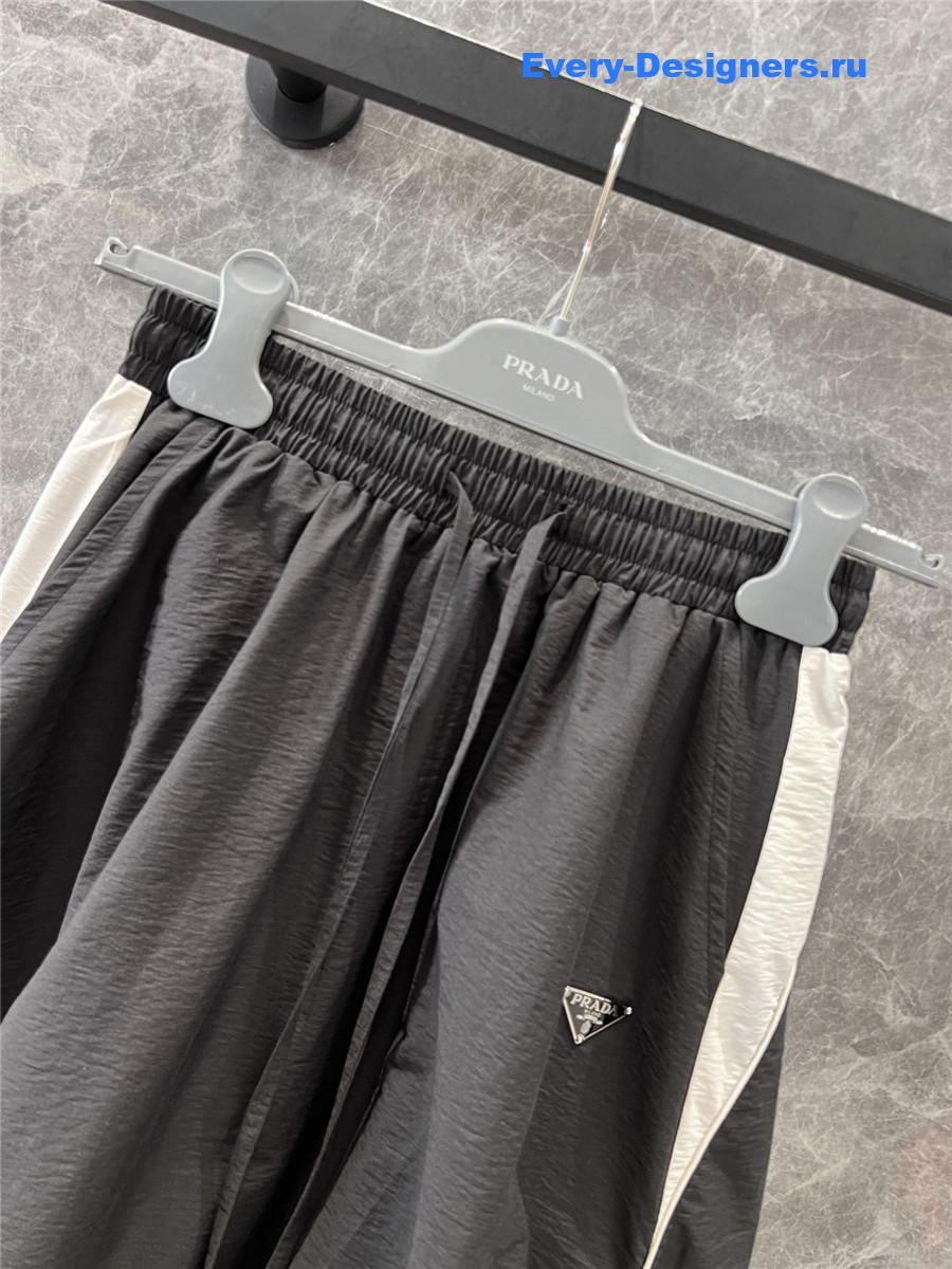 Pra*a black workwear skirt