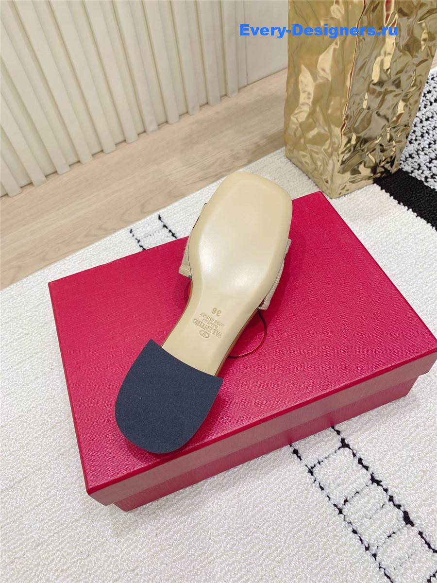 Va1e*ntin0 cherryfic slide sandals