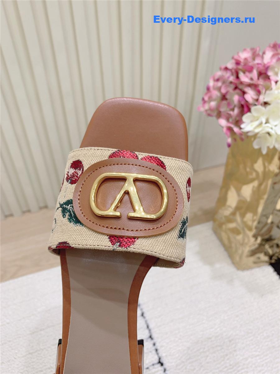 Va1e*ntin0 cherryfic slide sandals