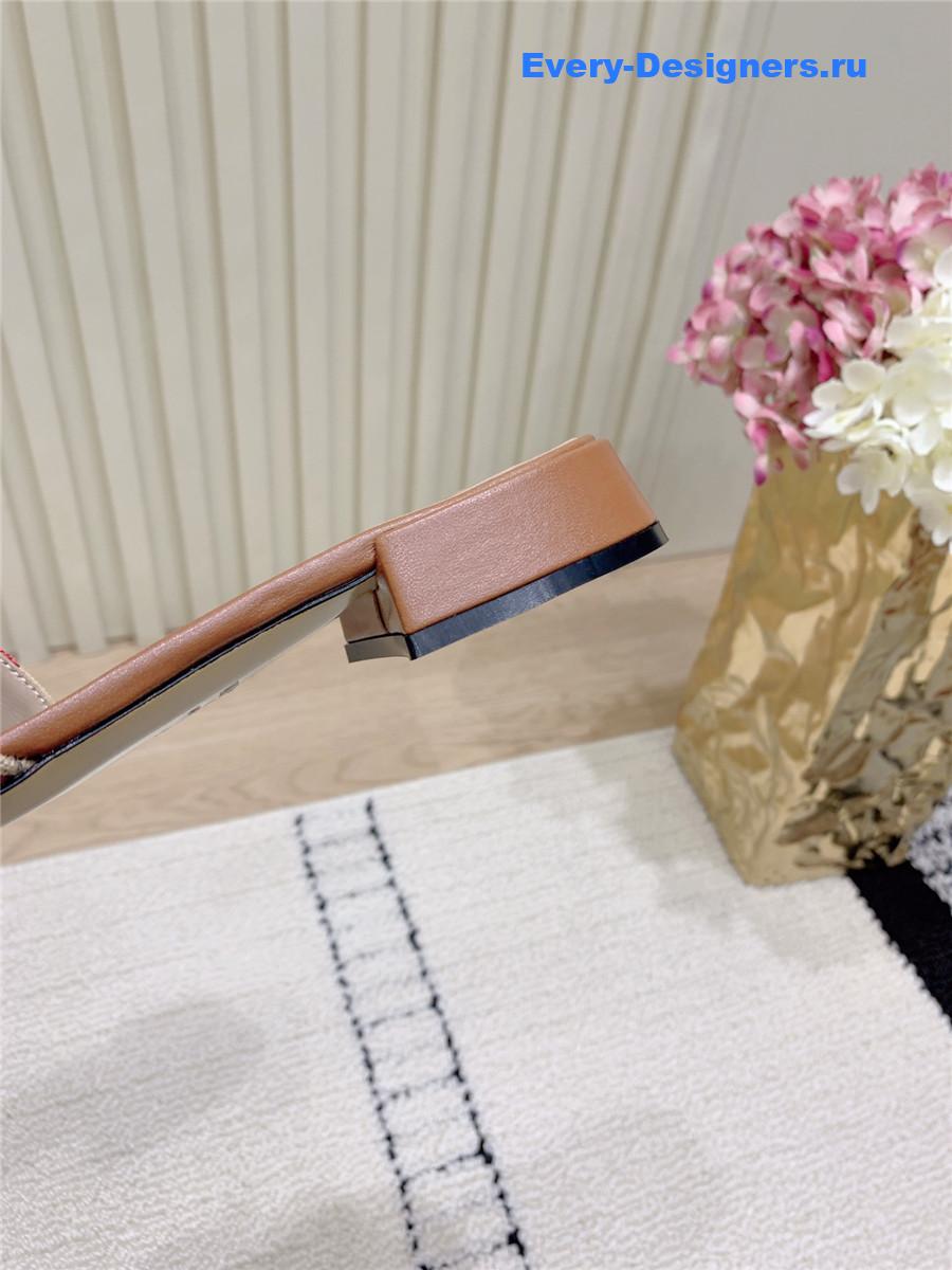 Va1e*ntin0 cherryfic slide sandals