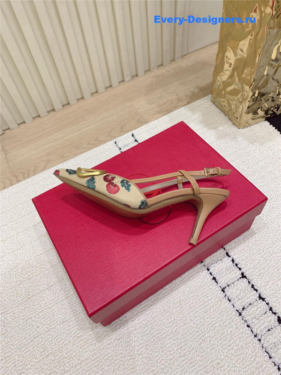 Va1e*ntin0 cherryfic slingback pumps