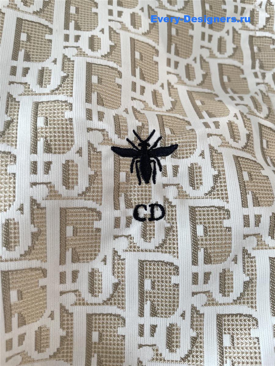 D10r hooded sleeveless vest in beige