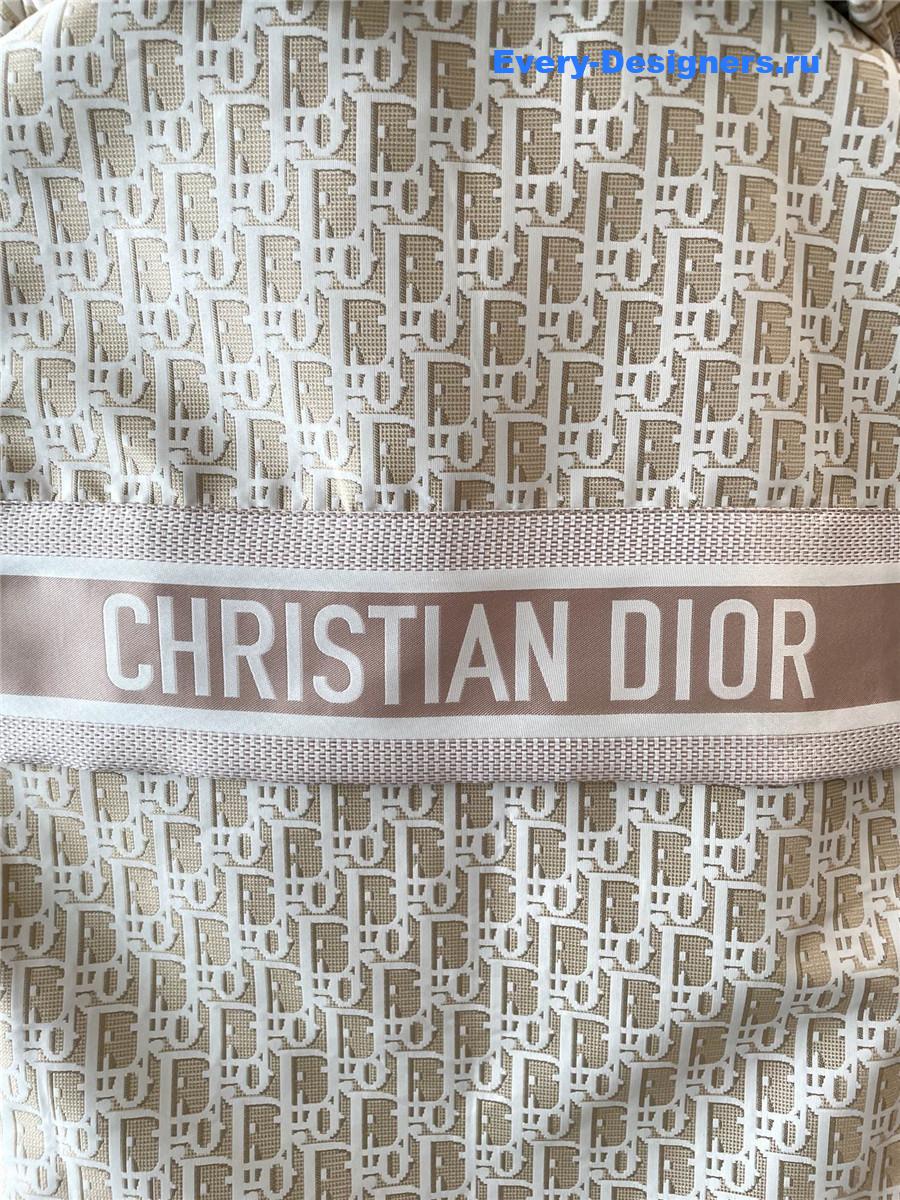 D10r hooded sleeveless vest in beige