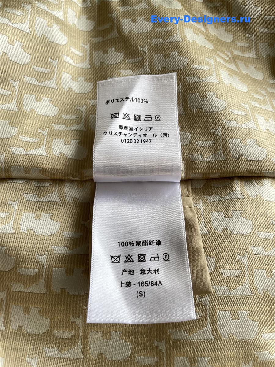 D10r hooded sleeveless vest in beige