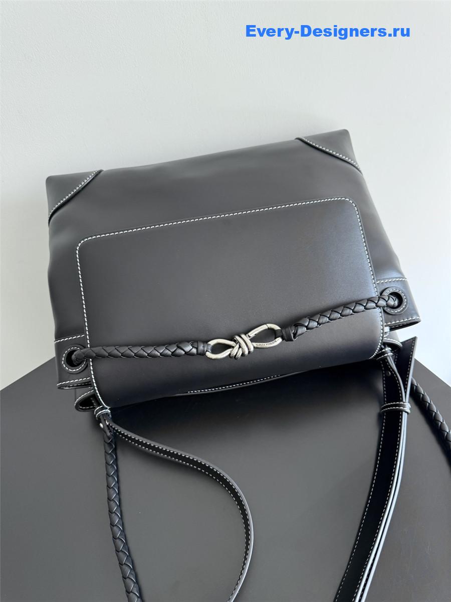 b0tt*ga Ven*ta andiamo black leather messenger bag