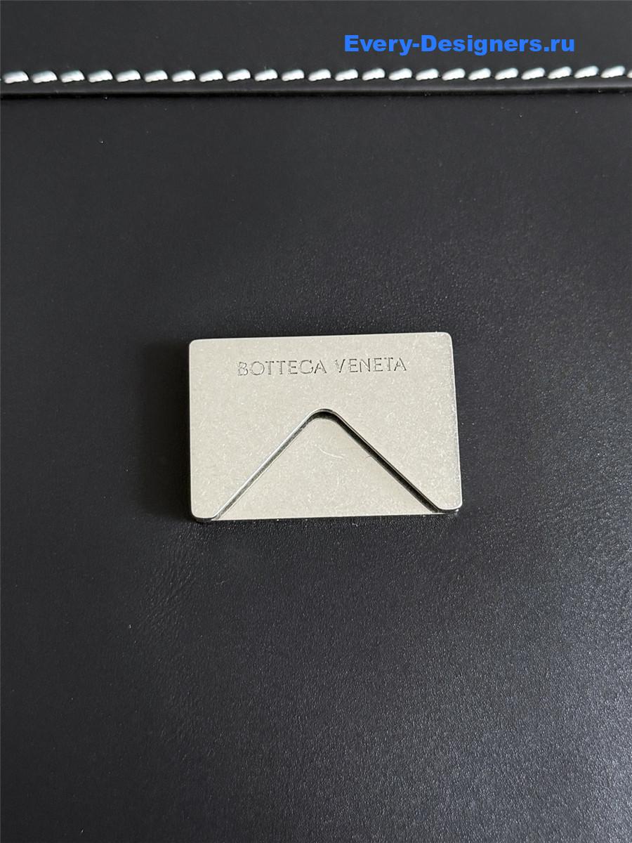 b0tt*ga Ven*ta andiamo black leather messenger bag