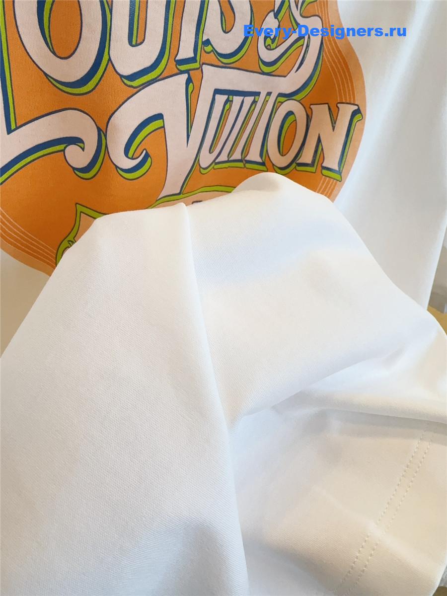 l0vis Vvtt0n travel stamp t-shirt