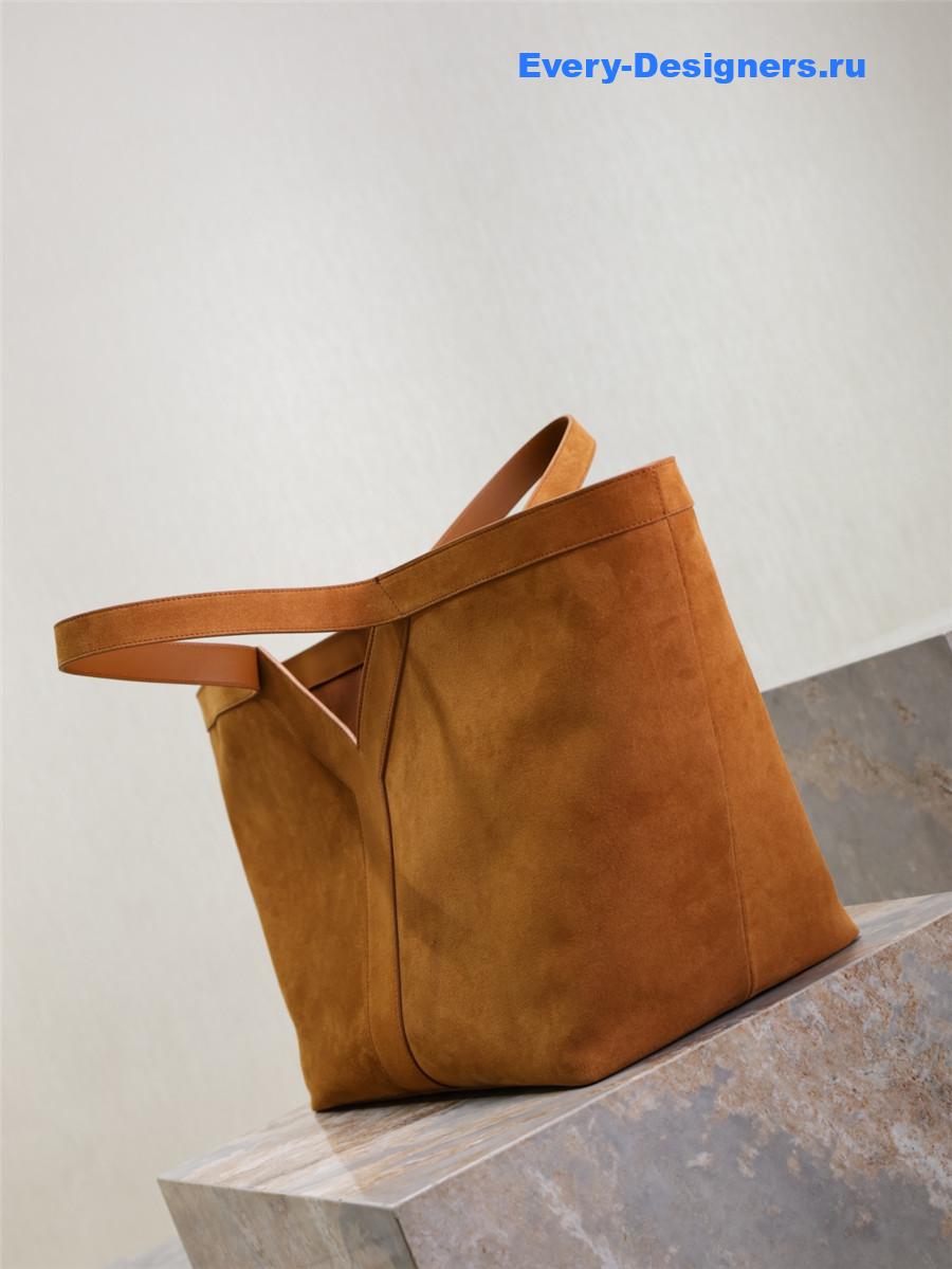 Sa1nt Lau*nt y tote in suede