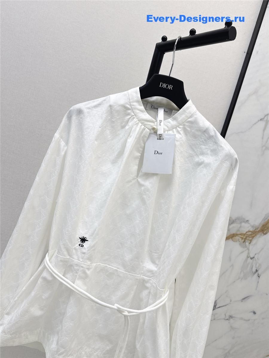 D10r cd white waist shirt