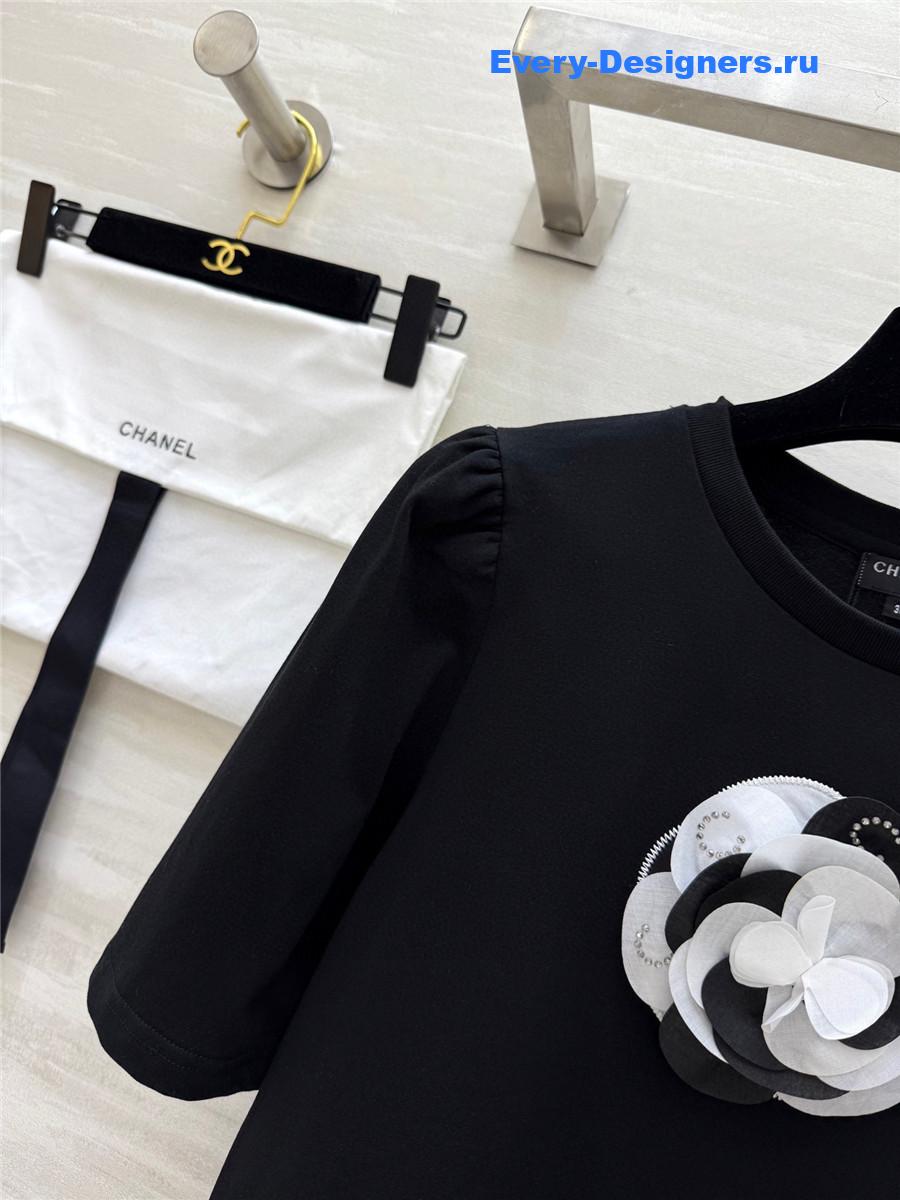 Ch**el black camellia tee