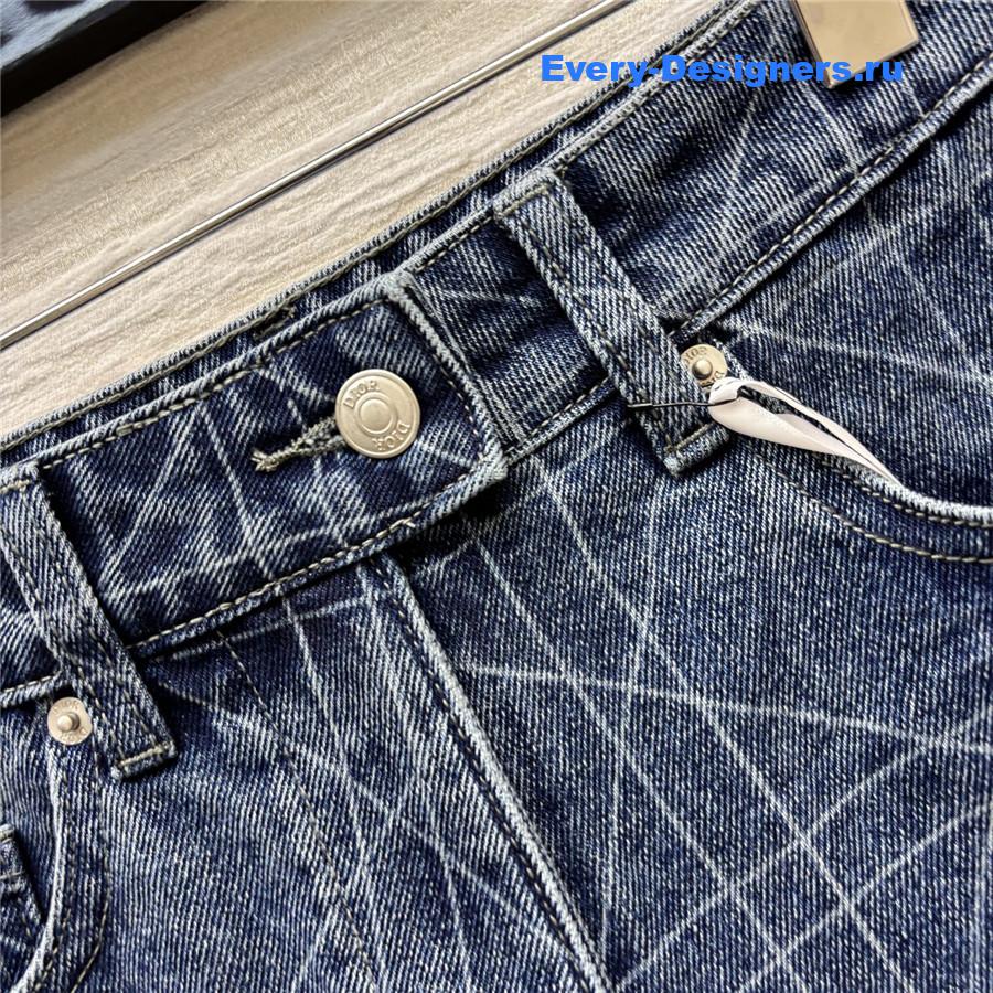 D10r bee embroidery denim shorts