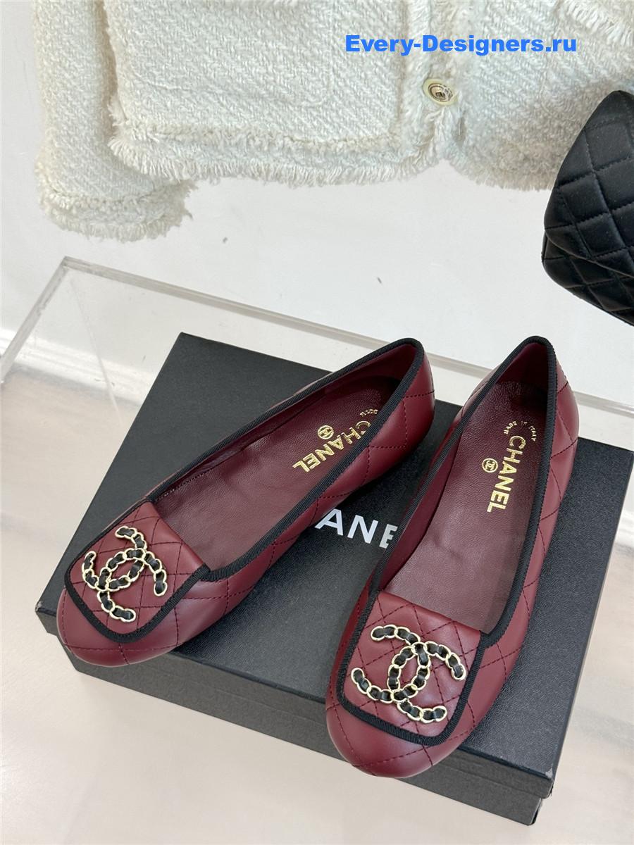 ch**el burgundy D1am0nd chain ballet flats
