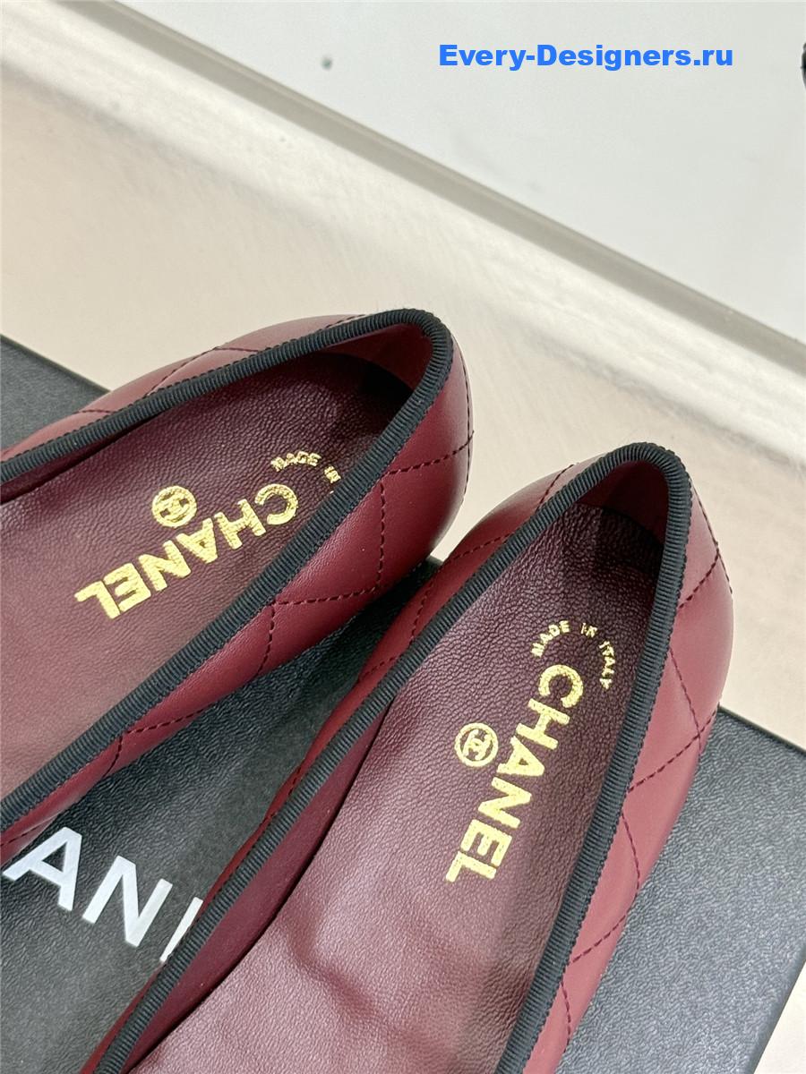 ch**el burgundy D1am0nd chain ballet flats