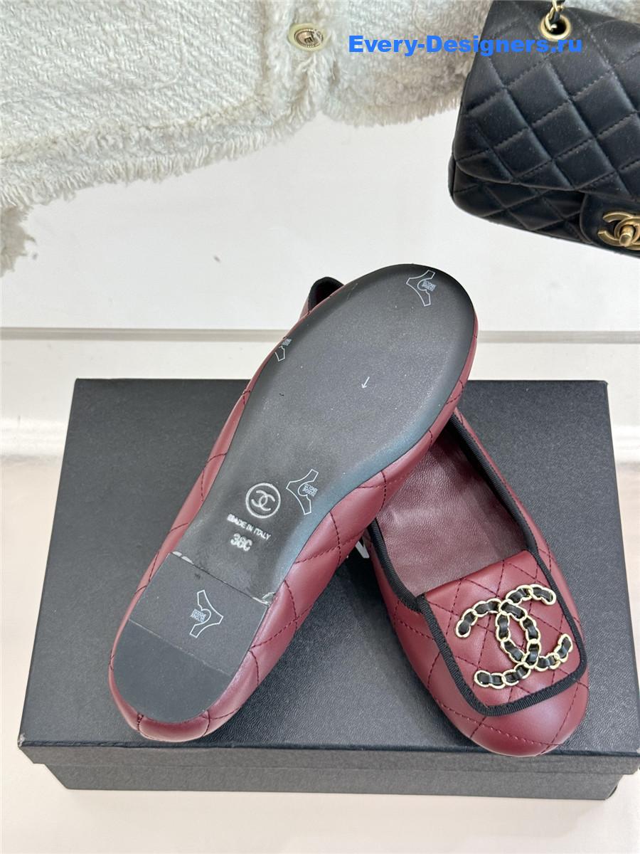 ch**el burgundy D1am0nd chain ballet flats