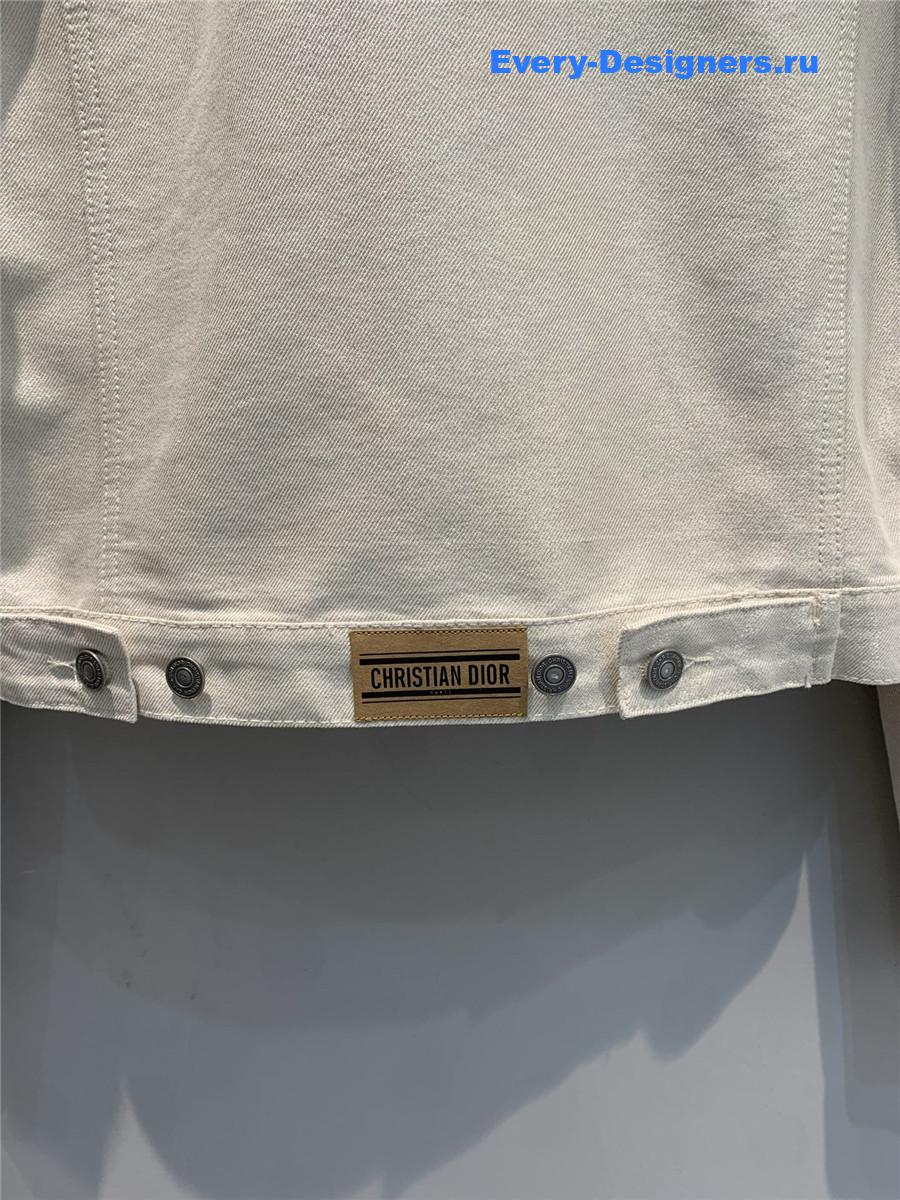 D10r bee embroidered denim jacket