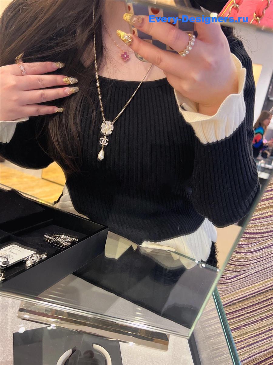 Ch**el cc leaf necklace