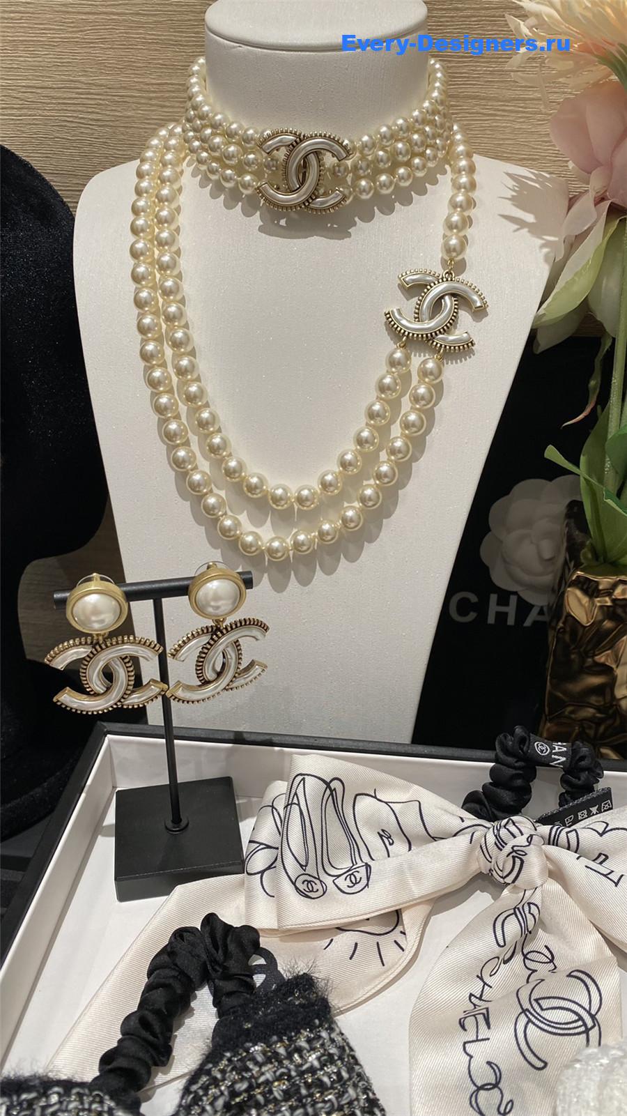 Ch**el gold cc zipper pearl necklace