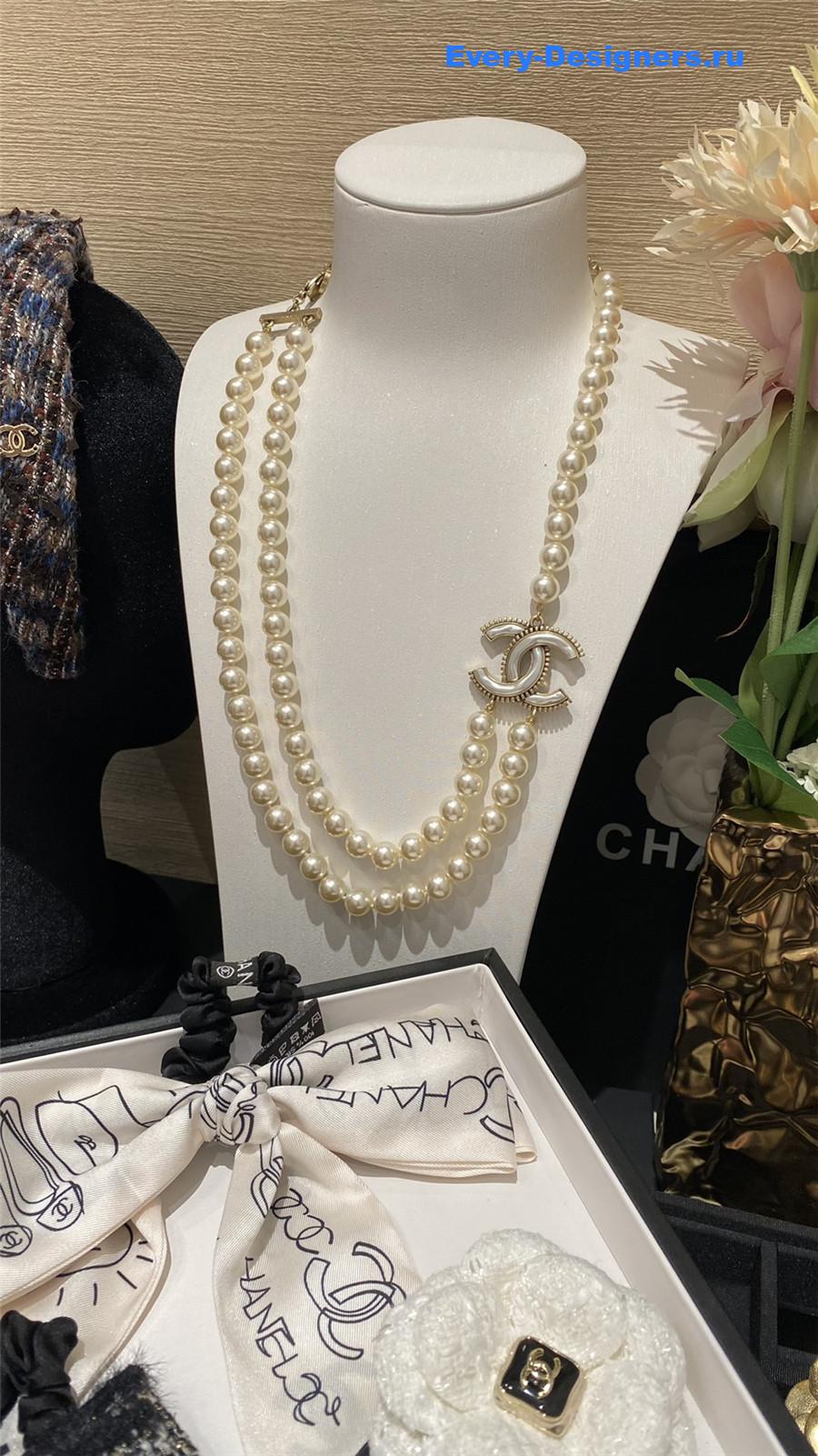Ch**el gold cc zipper pearl necklace