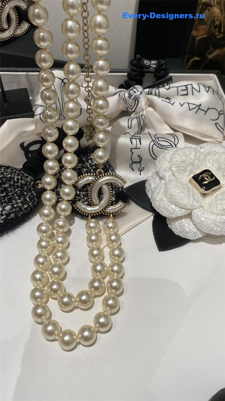 Ch**el gold cc zipper pearl necklace