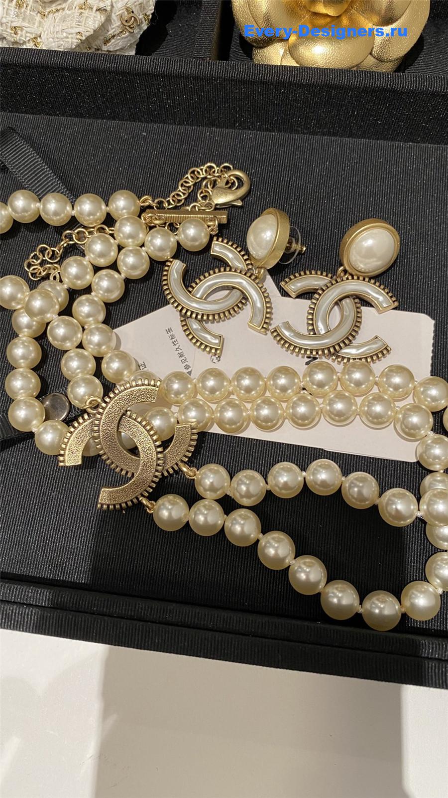 Ch**el gold cc zipper pearl necklace