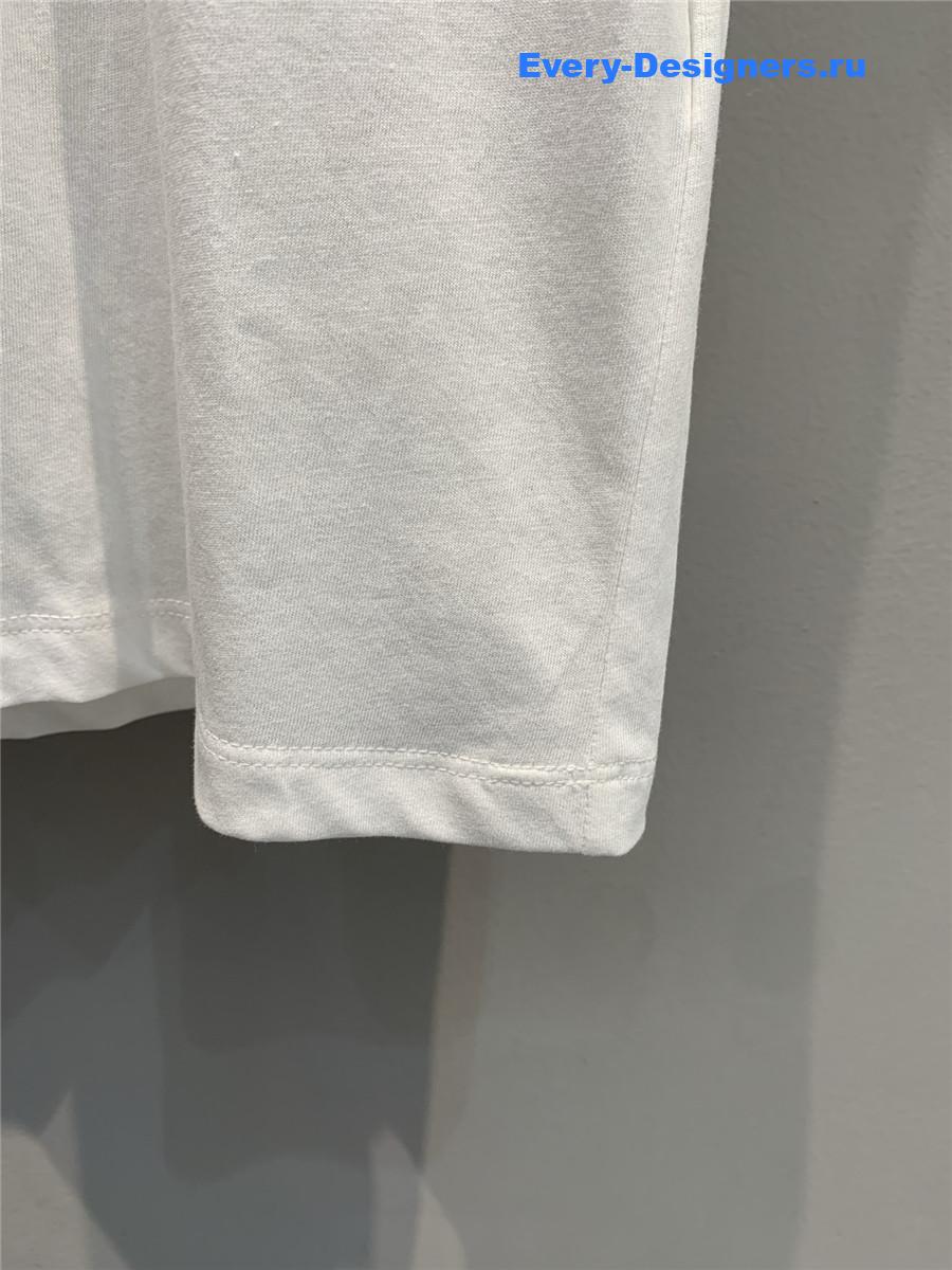 Sa1nt Lau*nt white t-shirt