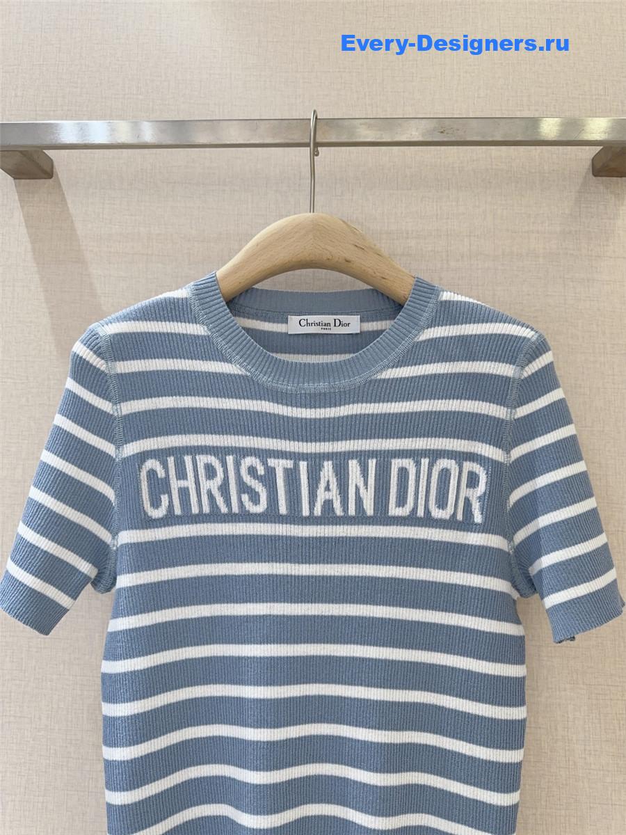 D10r blue white striped knit top