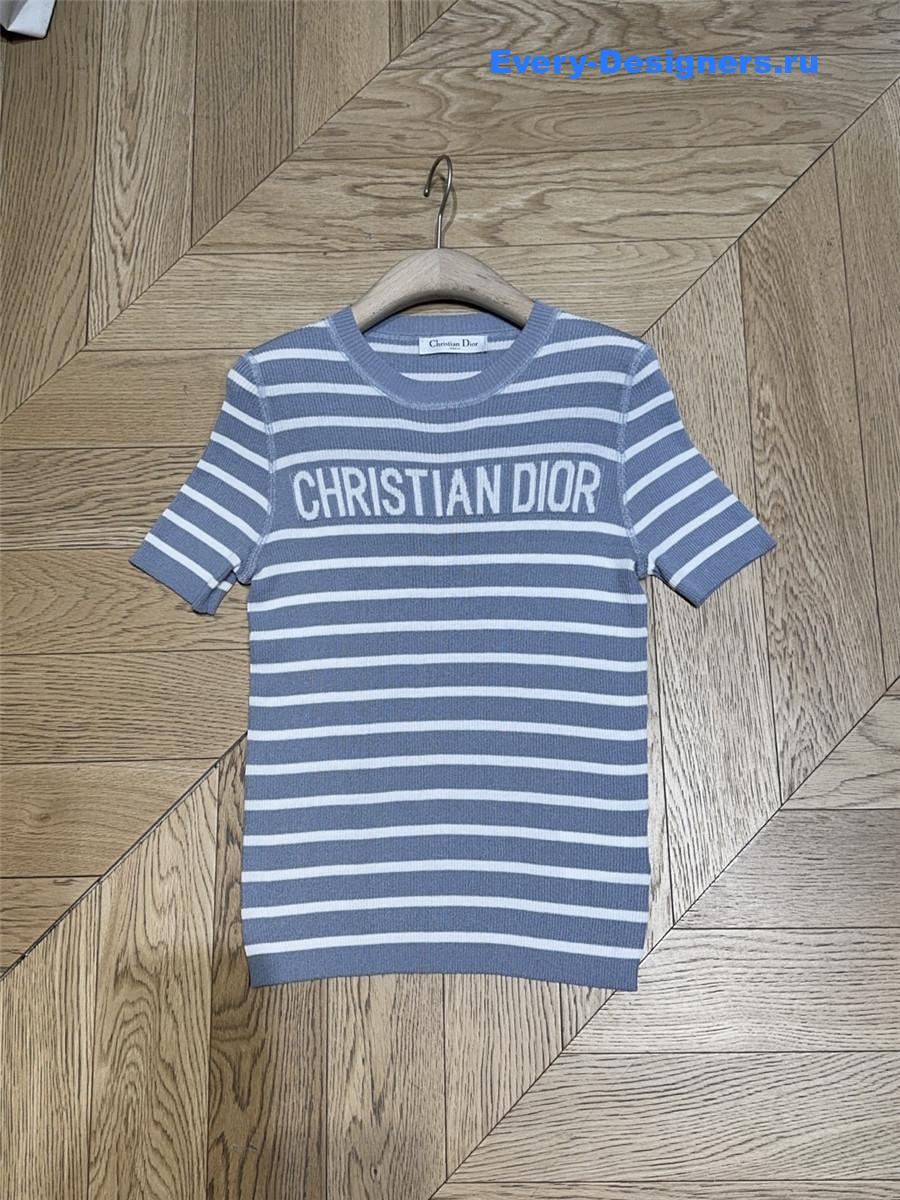 D10r blue white striped knit top