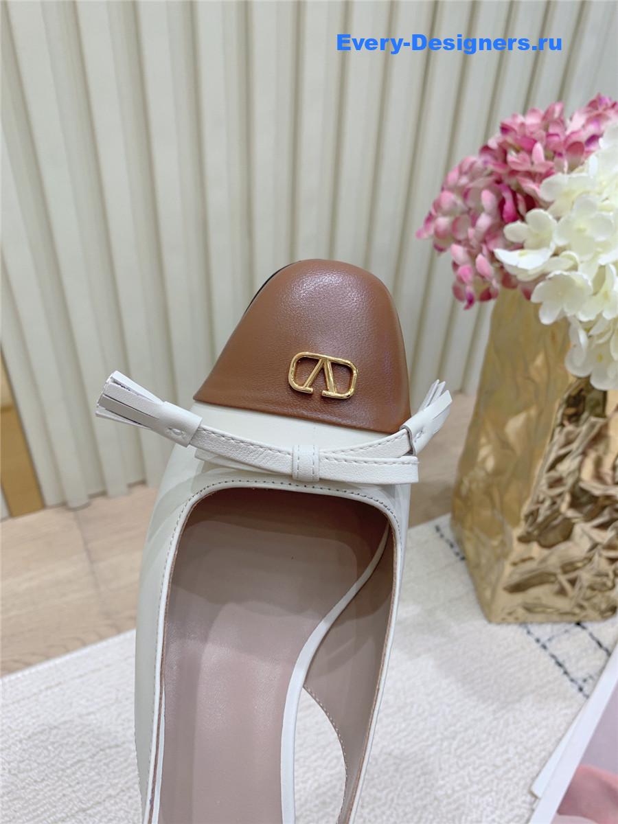 Va1e*ntin0 beige rockstud slingback pumps