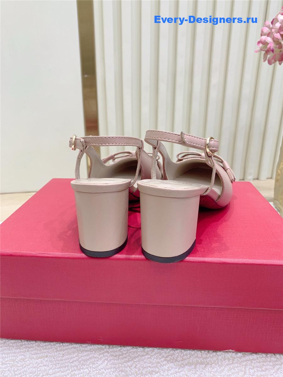 Va1e*ntin0 pink rockstud slingback pumps