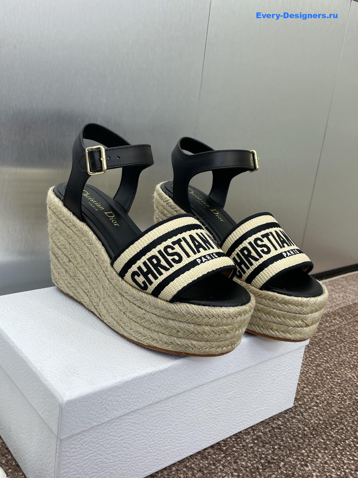 D10r dway wedge sandals