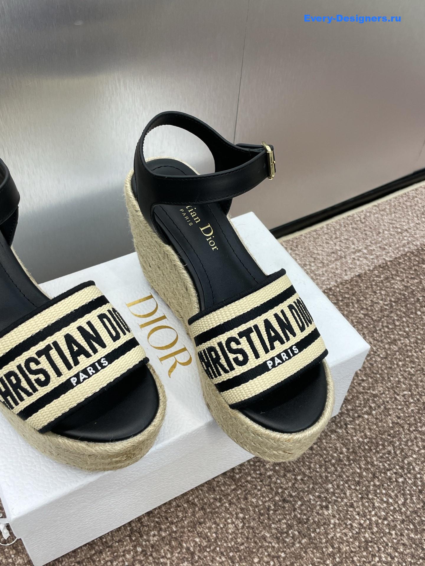 D10r dway wedge sandals