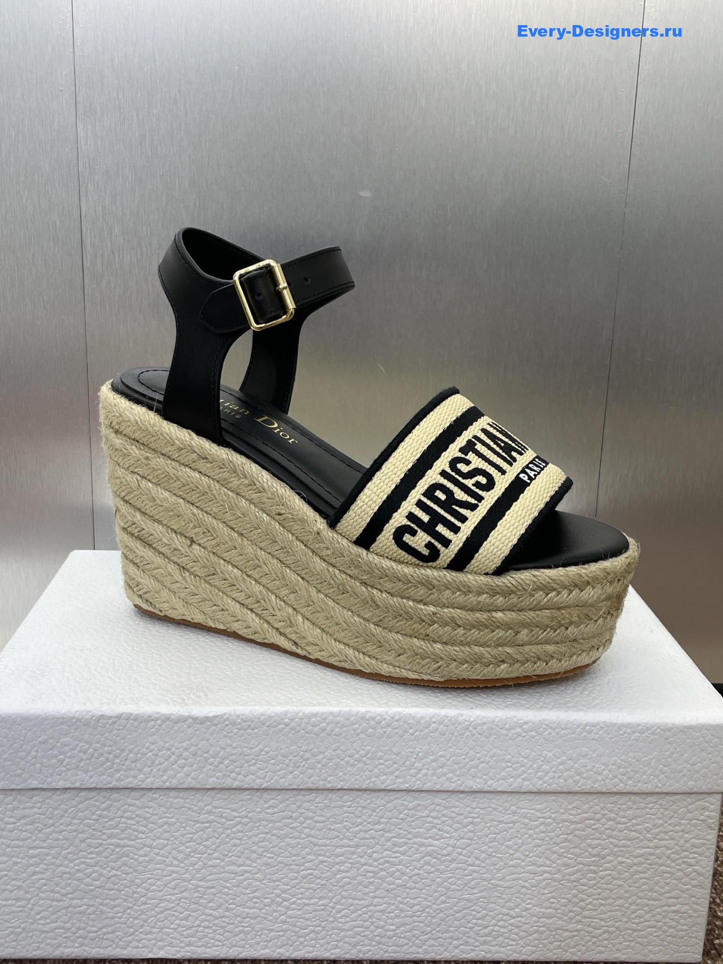 D10r dway wedge sandals
