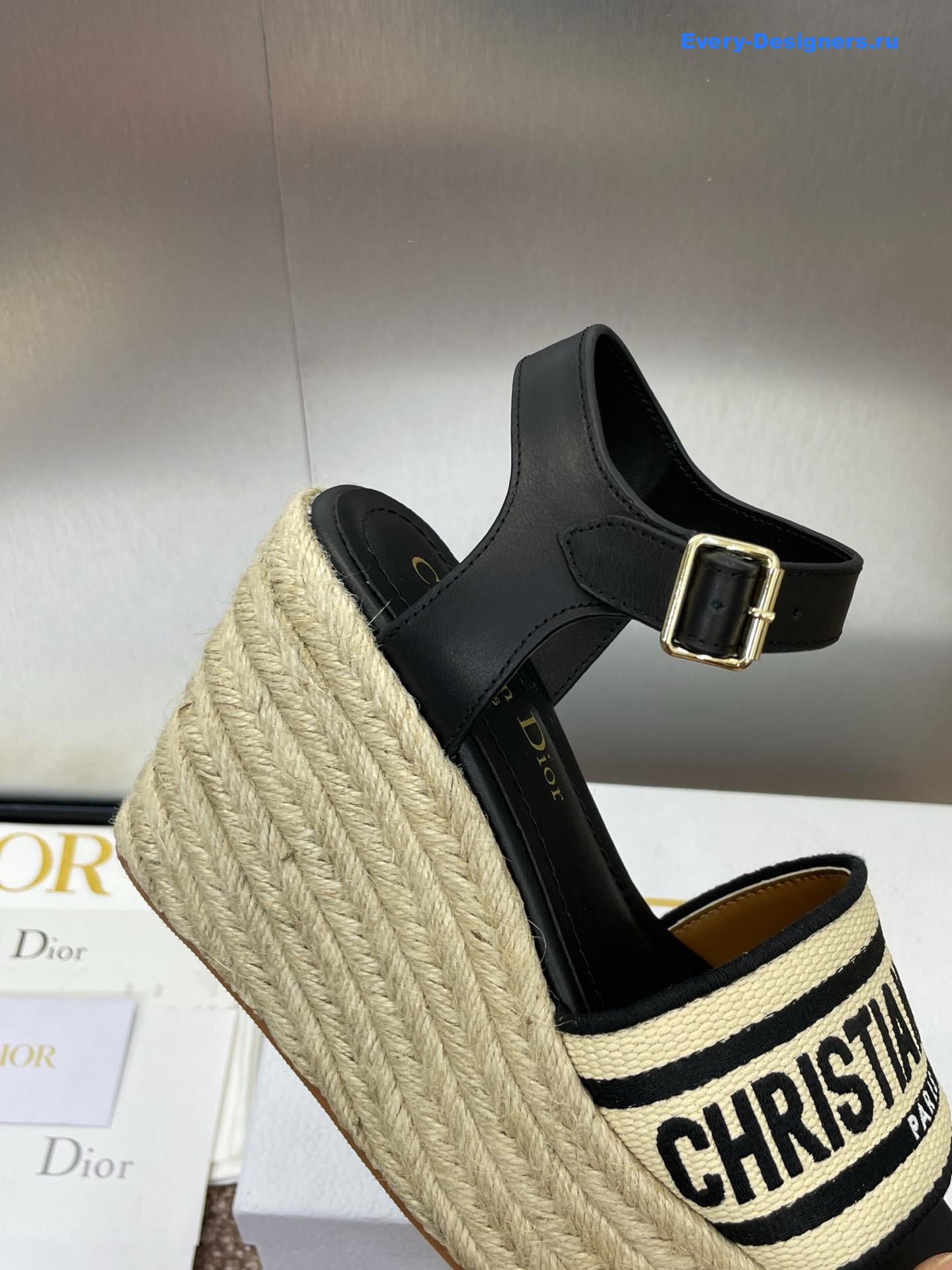 D10r dway wedge sandals