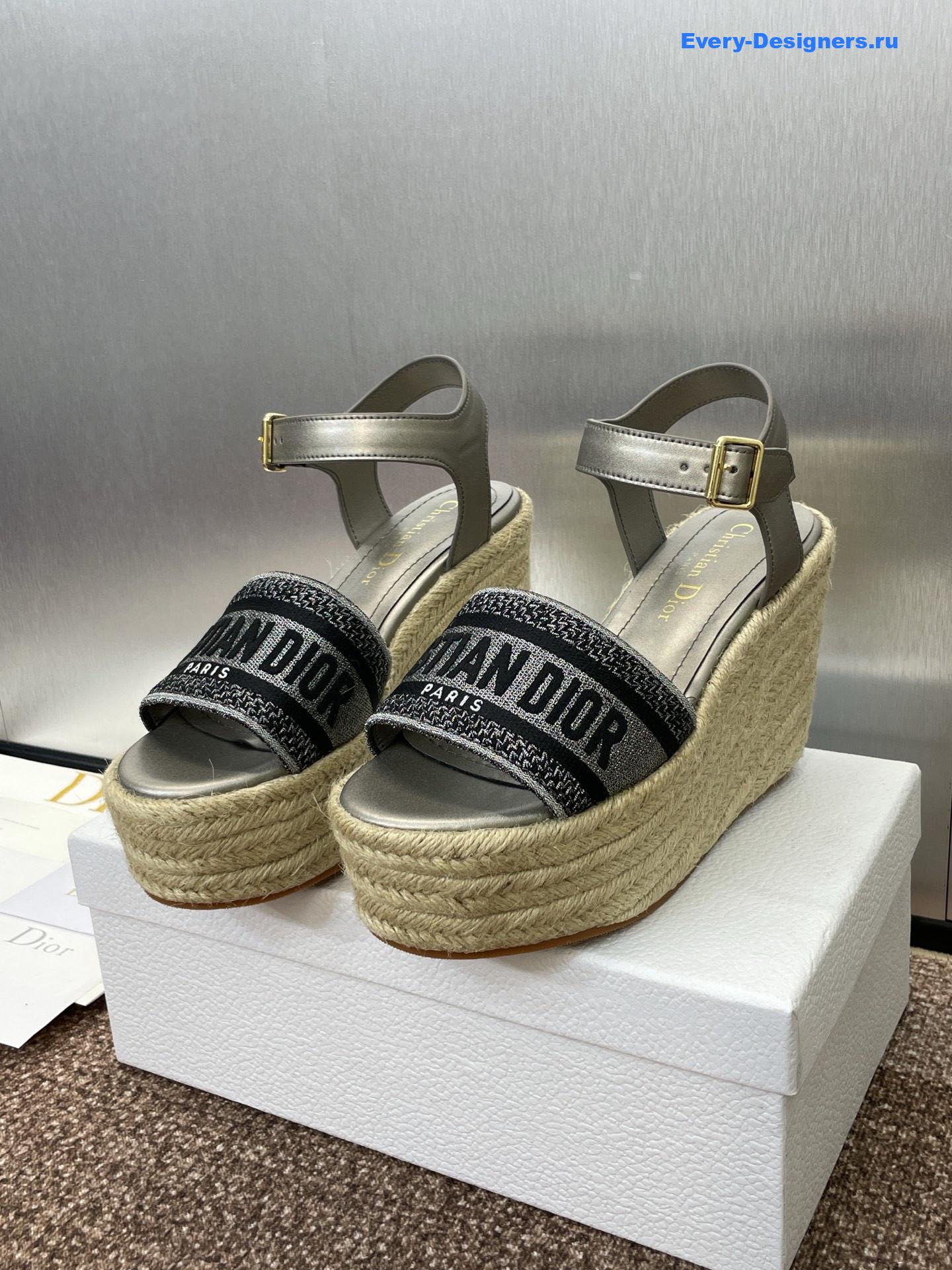 D10r dway embroidered wedge sandals