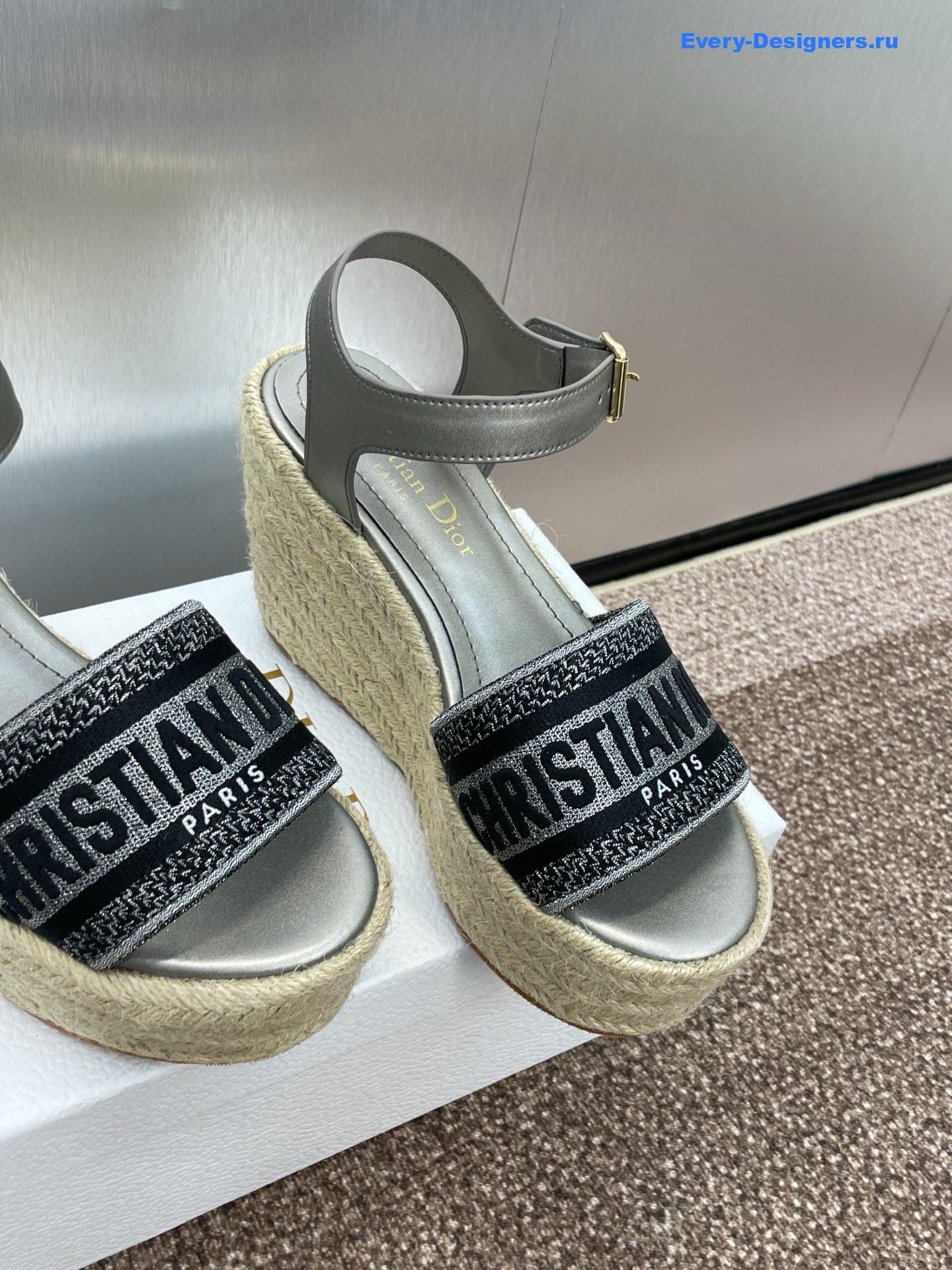 D10r dway embroidered wedge sandals