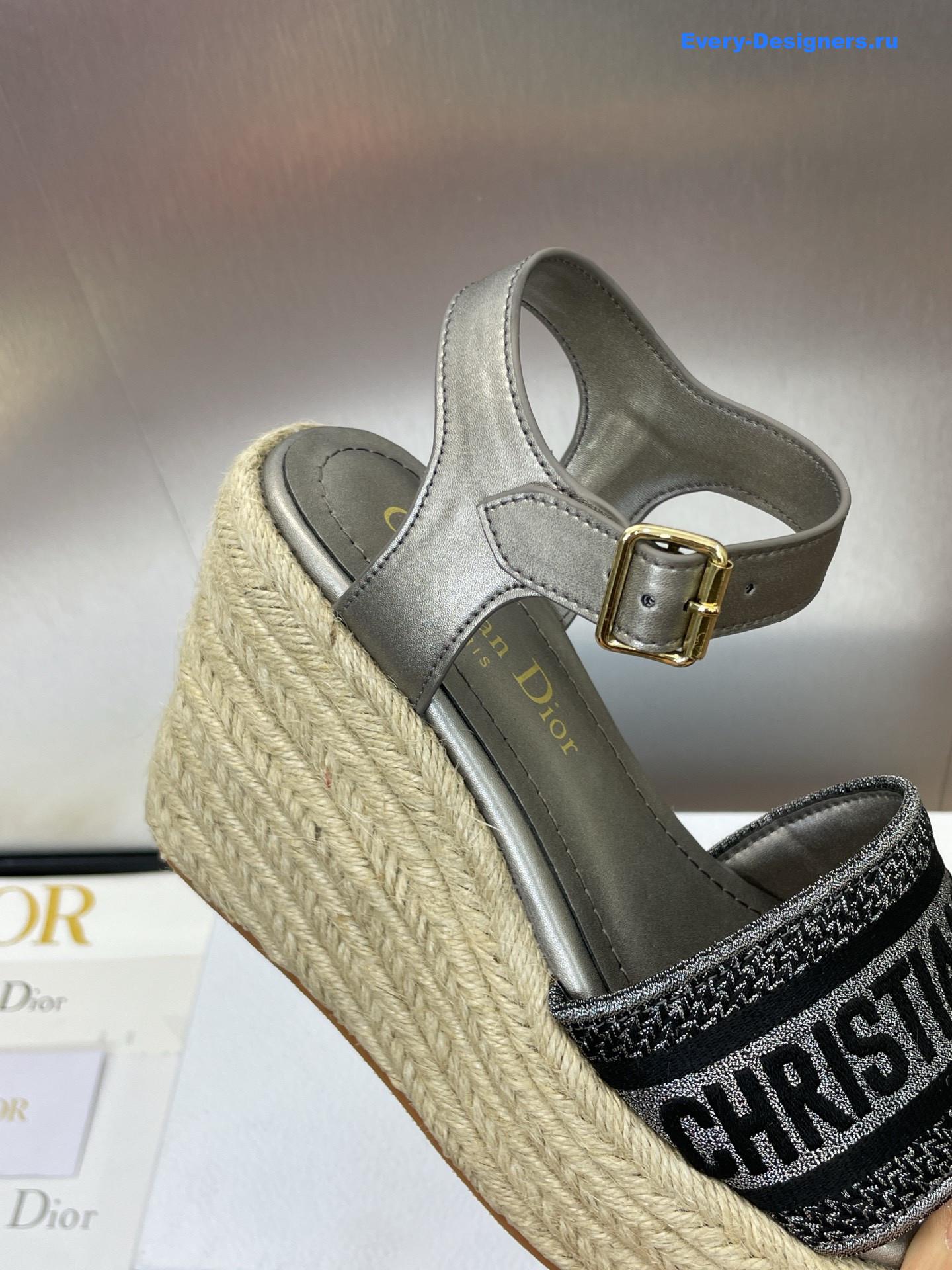 D10r dway embroidered wedge sandals