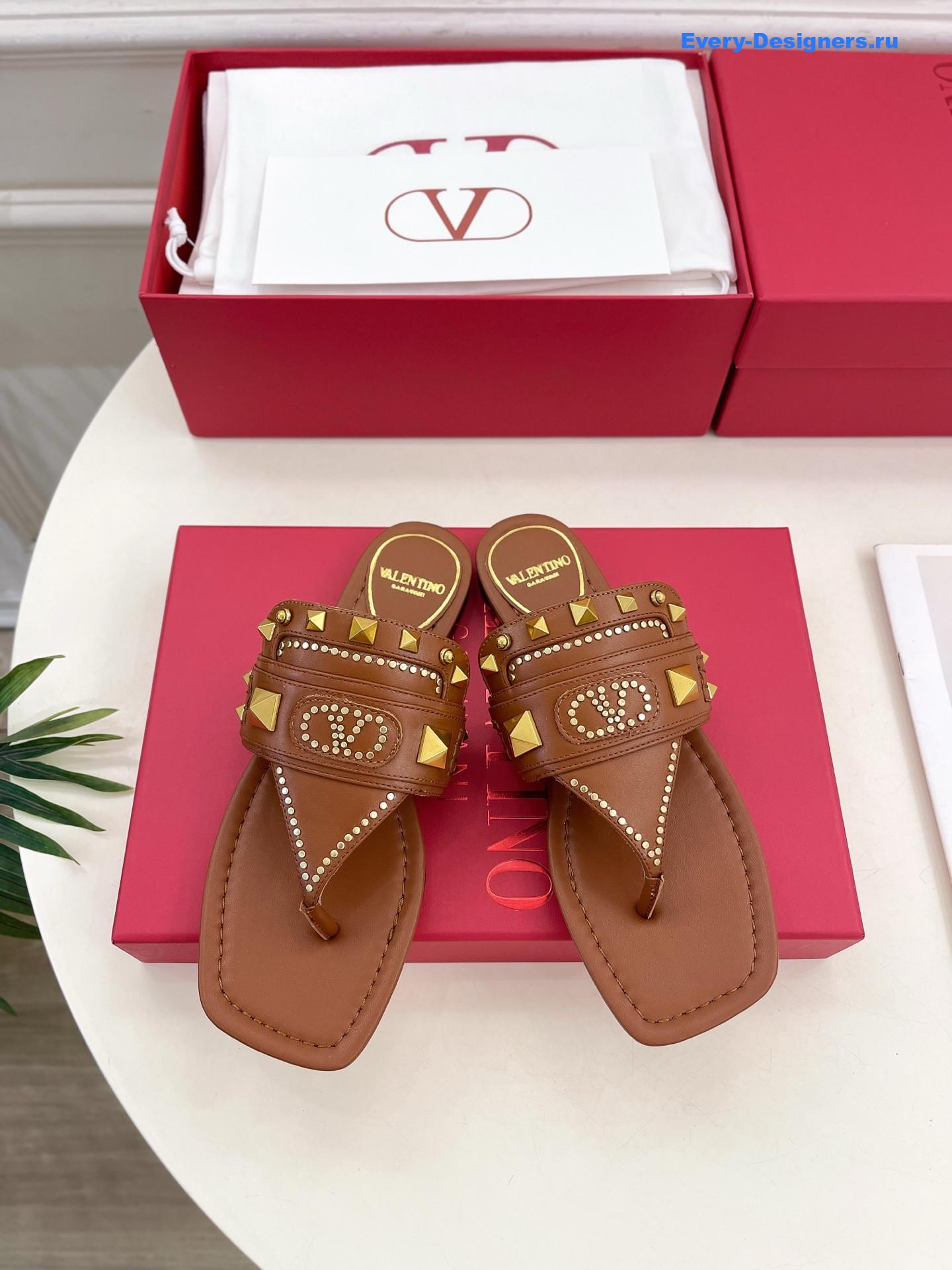 Va1e*ntin0 plaster caster brown thong sandals