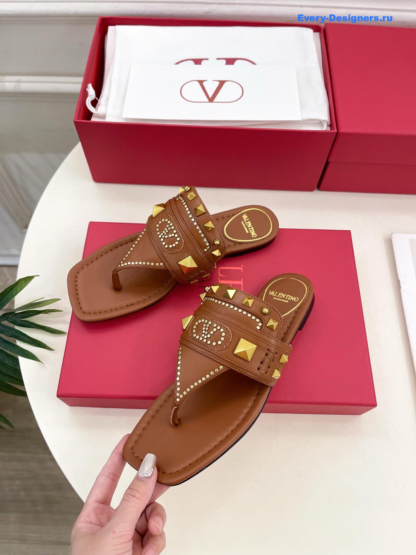 Va1e*ntin0 plaster caster brown thong sandals