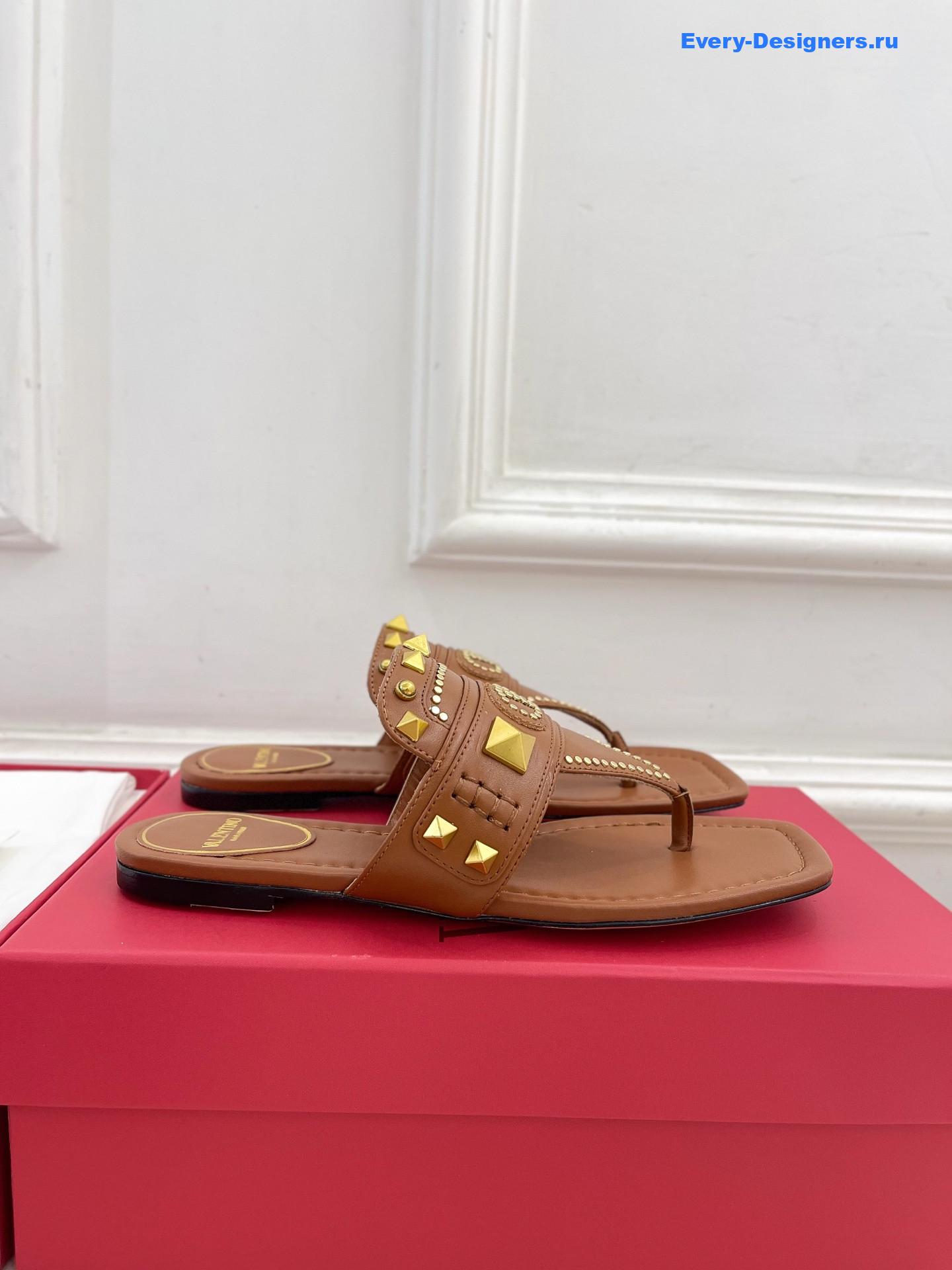 Va1e*ntin0 plaster caster brown thong sandals