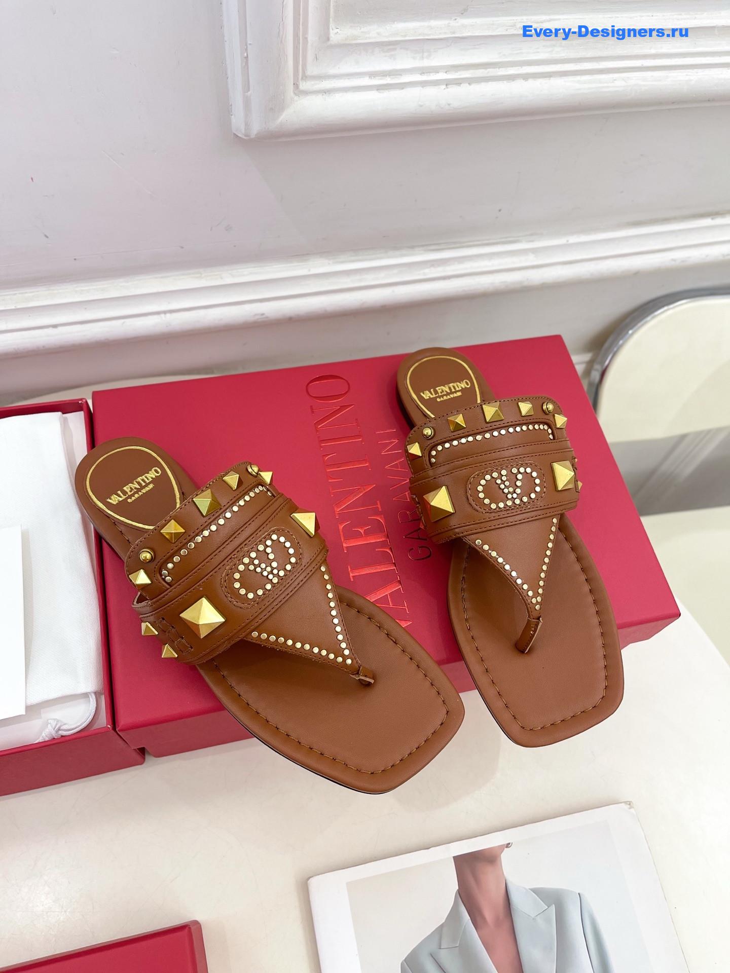 Va1e*ntin0 plaster caster brown thong sandals