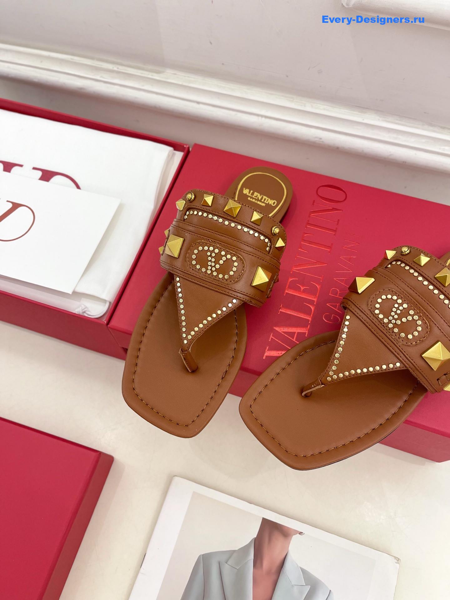 Va1e*ntin0 plaster caster brown thong sandals