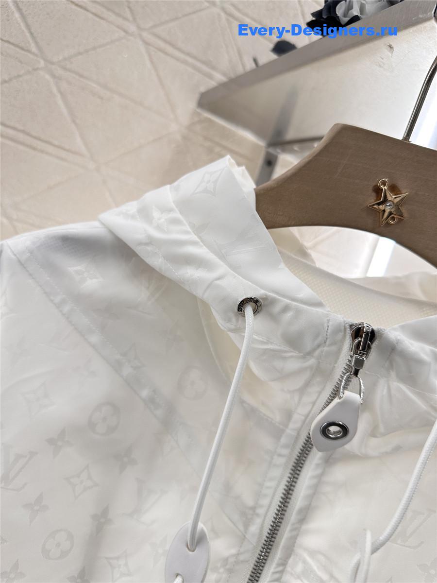 l0vis Vvtt0n white monogram parka