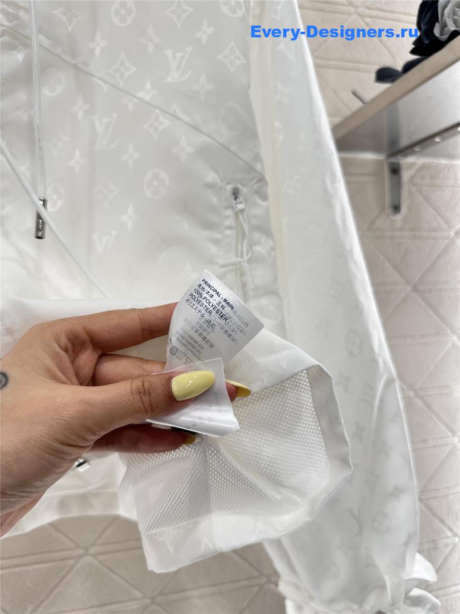 l0vis Vvtt0n white monogram parka