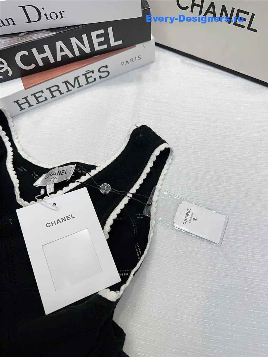 Ch**el cc logo sleeveless vest