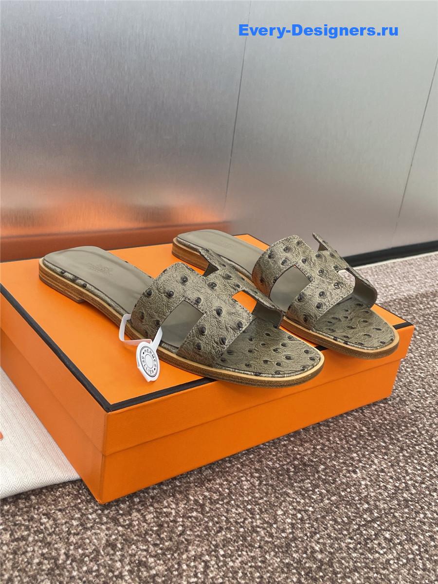 H**me5 grey ostrich oran sandals